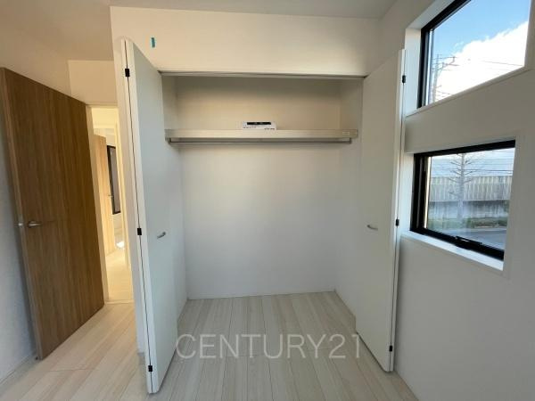 前橋市南町4期1棟 1号棟の収納|ハンガーパイプ付きクローゼットです。