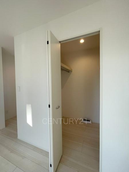 前橋市南町4期1棟 1号棟の収納|ハンガーパイプ付きクローゼットです。