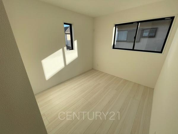 前橋市南町4期1棟 1号棟の洋室|２面採光の明るい洋室です。