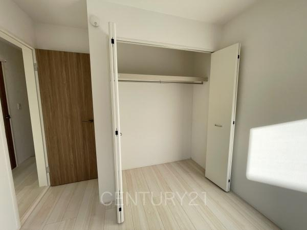 前橋市南町4期1棟 1号棟の収納|ハンガーパイプ付きクローゼットです。