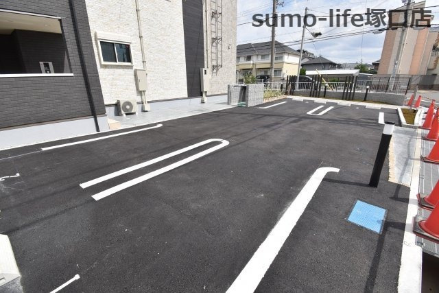ヴィアーレ武庫町の駐車場