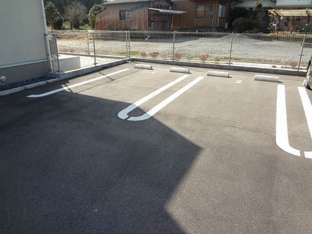 ワンプラム・Ｋの駐車場