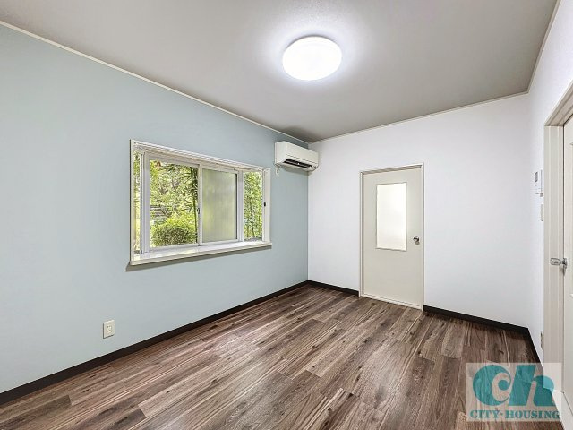 プティ―コーポ 101号室の居間・リビング