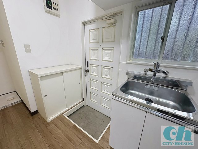 プティ―コーポ 101号室の玄関