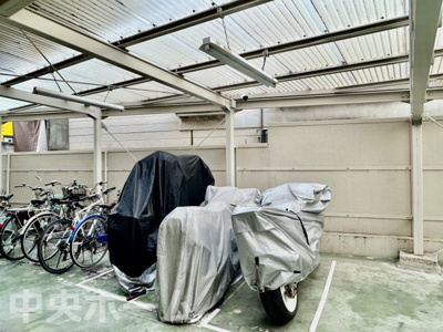 【駐車場】 | メイゾン向島 | 【バイク置場】最新の空き状況や費用などの詳細は担当スタッフまでお問い合わせください。