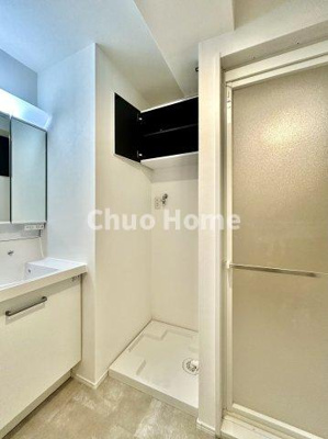 【ランドリースペース】 | メイゾン向島 | 【ランドリースペース】担当者がスケールを持ち歩いておりますので、ご見学時には現在お使いの洗濯機などがきちんと収まるかなどもチェックして下さい。見学前に測っておくと非常に便利だと思います。