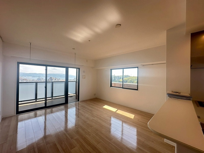 【居間・リビング】 | アルファステイツ城西砂子12F | 採光性の高いリビングです