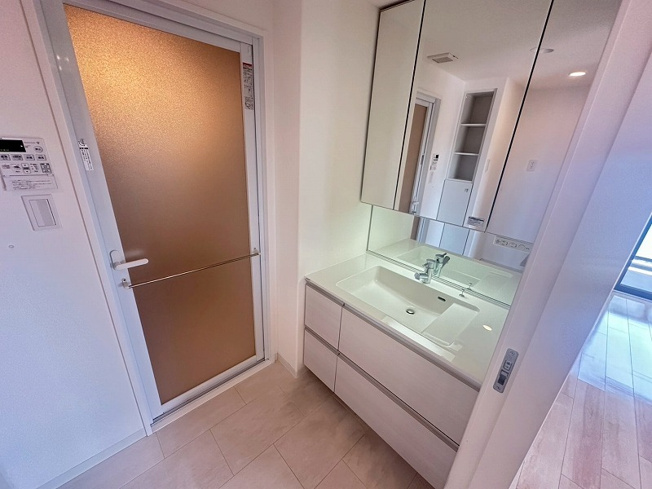 【独立洗面台】 | アルファステイツ城西砂子12F | 清潔感溢れる独立洗面台です