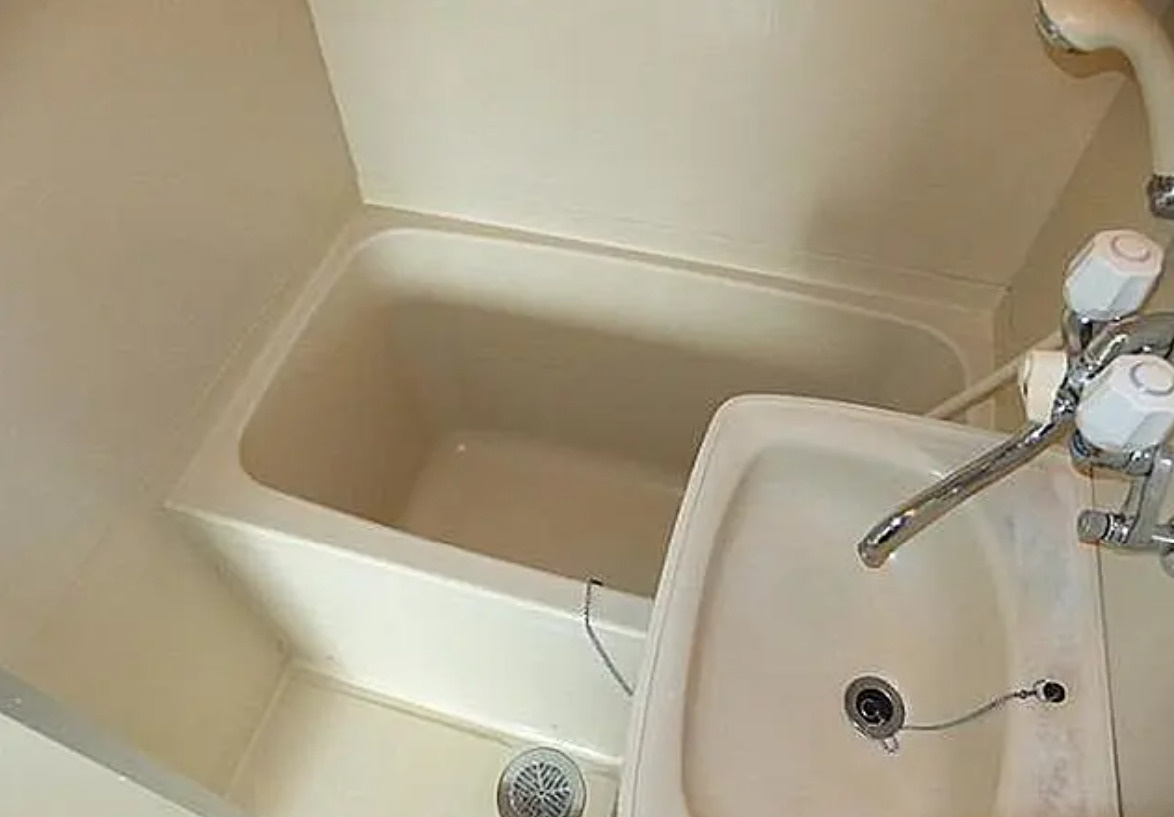 札幌市東区北四十条東18丁　現状満室稼働中　一棟売マンションの浴室