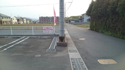 【駐車場】 | サンパティーク・メゾンＣ | 駐車場に車を止められます