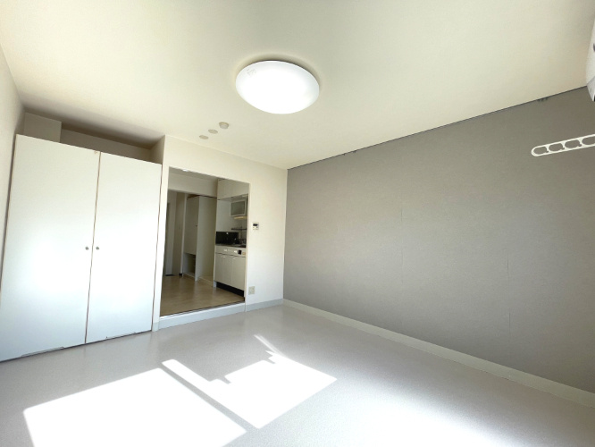 アルファ西古松の洋室|明るい居室です。