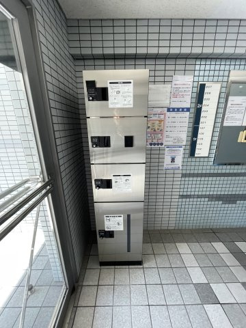 アルファ西古松のその他共用部分|外出時も安心の宅配ボックスがあります。
