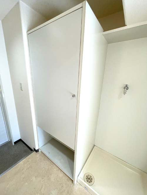 アルファ西古松の収納|玄関横の収納スペースです。