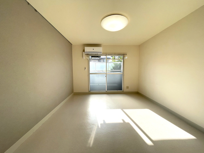 アルファ西古松の洋室|明るい居室です。