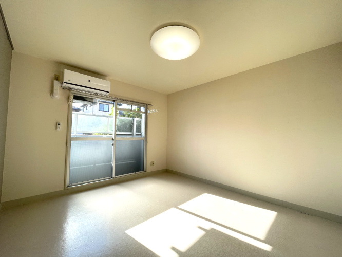 アルファ西古松の洋室|明るい居室です。