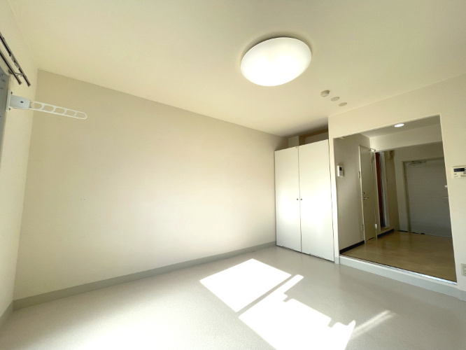 アルファ西古松の洋室|明るい居室です。