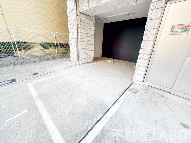 City Lux Nambaの駐車場