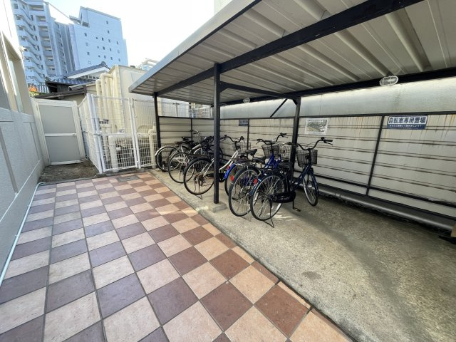 アルファ清心町のその他共用部分|自転車置場です。