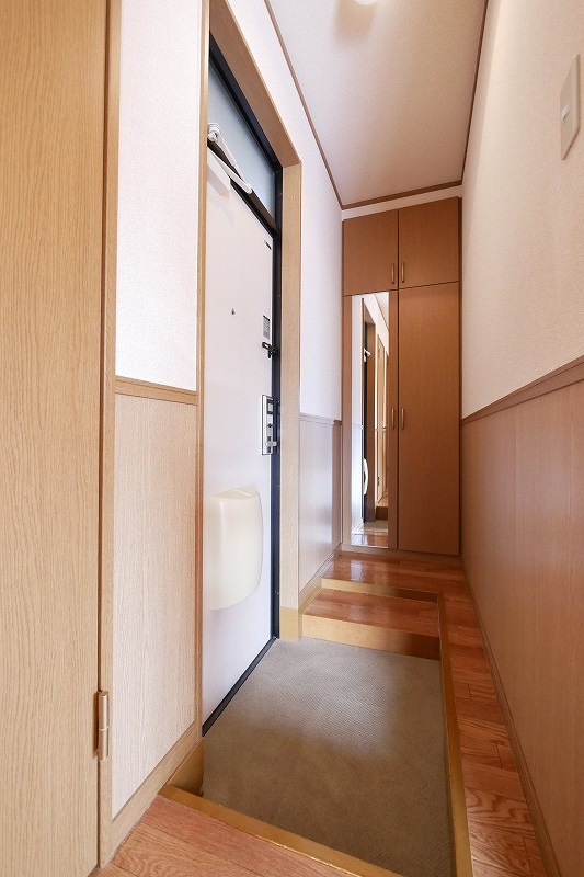 メゾンモンターニュC棟の玄関|メゾンモンターニュC 102号室  