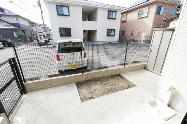 メゾンモンターニュC棟の庭|メゾンモンターニュC 102号室  