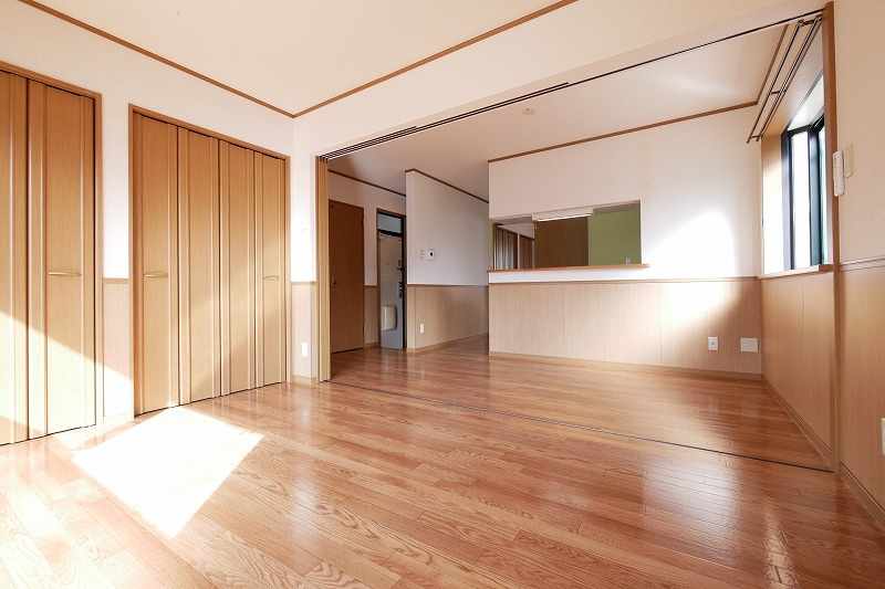 メゾンモンターニュC棟の居間・リビング|メゾンモンターニュC 102号室  