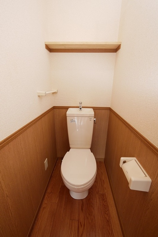 メゾンモンターニュC棟のトイレ|メゾンモンターニュC 102号室  