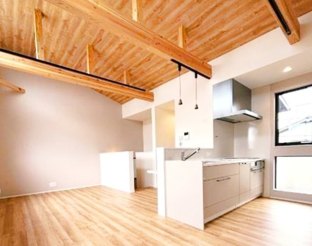 泉大津市東助松町　新築一戸建ての居間・リビング