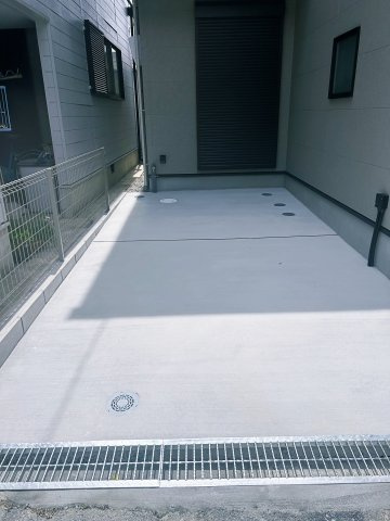 泉大津市東助松町　新築一戸建ての駐車場