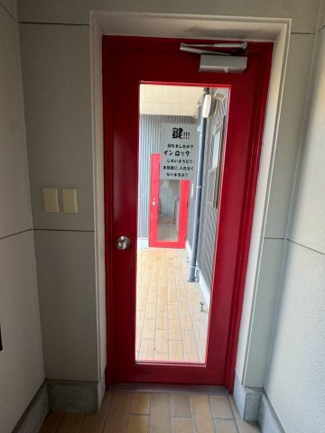 ミューズイン花中Aの玄関