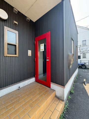 ミューズイン花中Aのエントランス