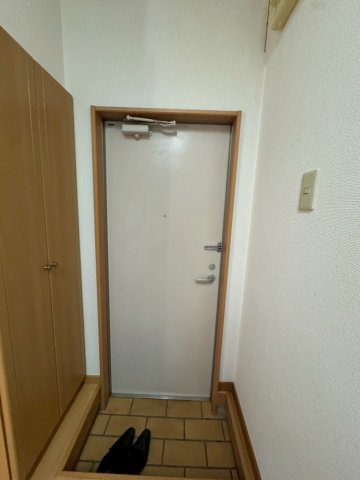 ミューズイン花中Aの玄関