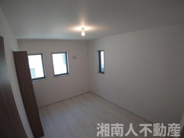 平塚市四之宮3丁目　未入居戸建の居間・リビング|こちらのリビングで趣味の時間をお楽しみください