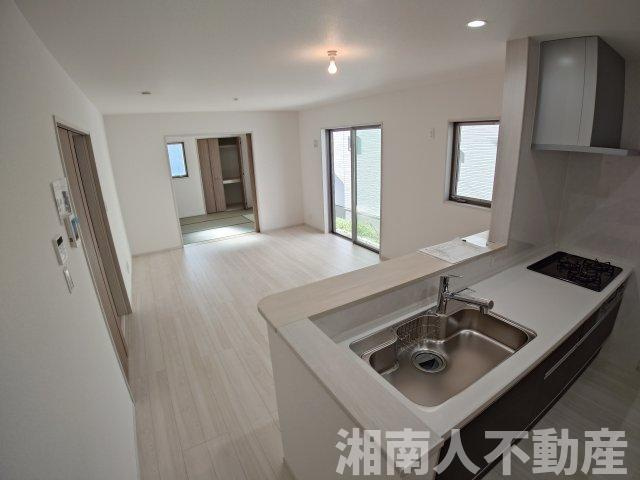 平塚市四之宮3丁目　未入居戸建の居間・リビング|リビングです