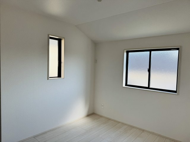 八王子市　大和田町　新築一戸建て　８期の子供部屋|～2階5.25帖の洋室　2面採光で明るく風通しの良いお部屋です～