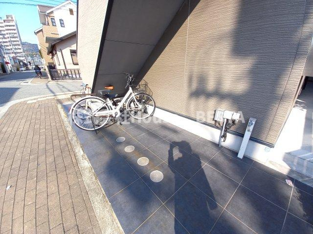 ラ・ヴィータ川西の駐車場
