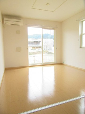 【居間・リビング】 | アンベリールＢ2DKH | 内装もきれいです