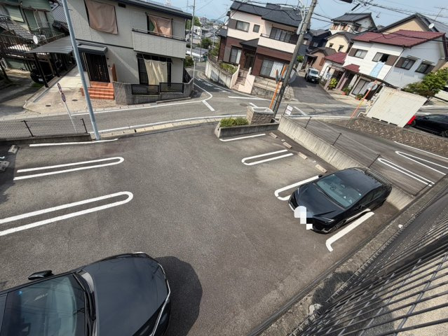 イーストリバー広川の駐車場