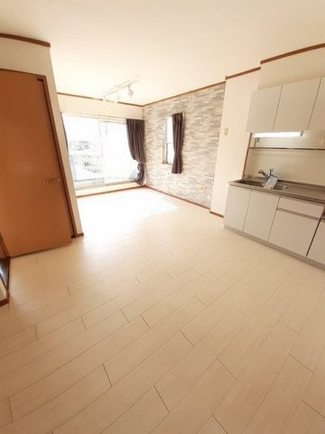 サンエステートの居間・リビング