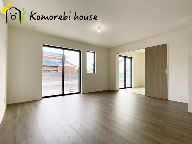 さいたま市見沼区深作　11期　新築一戸建て　グラファーレ　03の居間・リビング|ゆったり過ごせる居間です