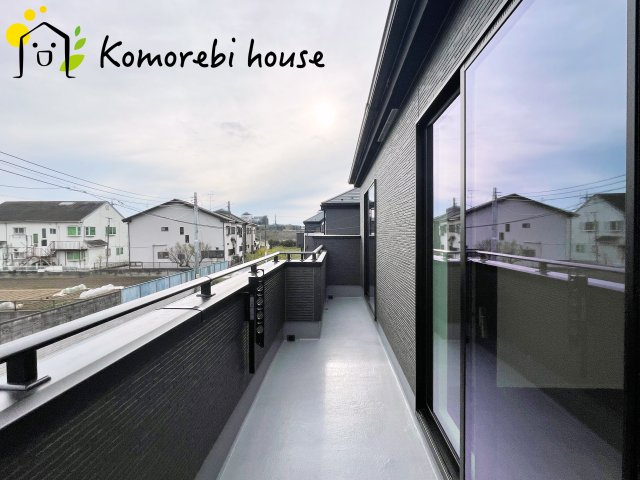 さいたま市見沼区深作　11期　新築一戸建て　グラファーレ　03のバルコニー|暖かな日差しのふりそそぐバルコニー