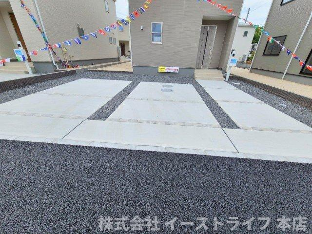 【新築戸建】　いわき市平中山1期　全3棟　長期優良住宅の駐車場|2号棟駐車場　舗装されたカースペースです。3台駐車可能です（車種による）