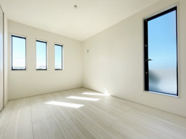 新築戸建・建売　桐生市相生町4丁目　長期優良住宅認定　相生小・相生中の洋室|2階プライベート空間は全室南向き×6帖以上のゆとりある快適な空間♪