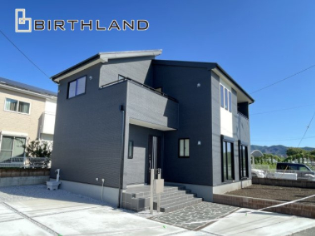新築戸建・建売　桐生市相生町4丁目　長期優良住宅認定　相生小・相生中の外観|1号棟　南向きで日当たり◎シックな外観が映える新築です♪
