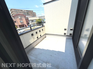 【バルコニー】 | 尼崎市杭瀬北新町３丁目中古戸建 | バルコニーは二面ございます♪