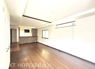 【居間・リビング】 | 尼崎市杭瀬北新町３丁目中古戸建 | １階LDKは約21帖です♪たいへん広くゆったりとした空間です！！ぜひ現地でご確認ください！！