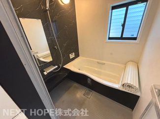 【浴室】 | 尼崎市杭瀬北新町３丁目中古戸建 | 浴室です♪一日の疲れを癒してくれます！浴室乾燥機付きで、雨の日のお洗濯物も困りませんね！