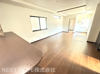 【居間・リビング】 | 尼崎市杭瀬北新町３丁目中古戸建 | １階LDKは約21帖の大空間です♪ぜひ現地でご確認ください！！