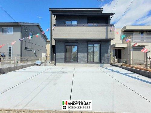 鹿沼市栄町の外観|○外観写真○
陽当り良好！Z空調搭載の太陽光発電住宅です！内覧予約受付中♪ぜひ、お気軽にお問い合わせください（＾＾）
2025年4月撮影