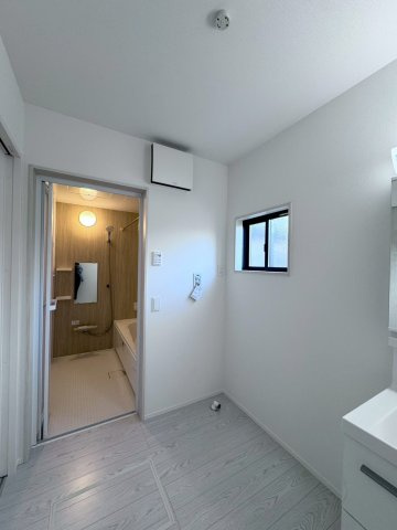 Adoble+ーアドブル＋小倉南区下貫3丁目4期　【小倉南区　新築戸建て】の脱衣所|ちょうどいい広さの洗面脱衣室♪　【小倉南区　新築戸建て】