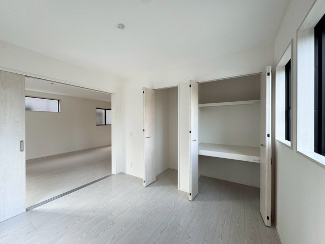 Adoble+ーアドブル＋小倉南区下貫3丁目4期　【小倉南区　新築戸建て】の洋室|1階洋室はクローゼット２つ完備♪　【小倉南区　新築戸建て】